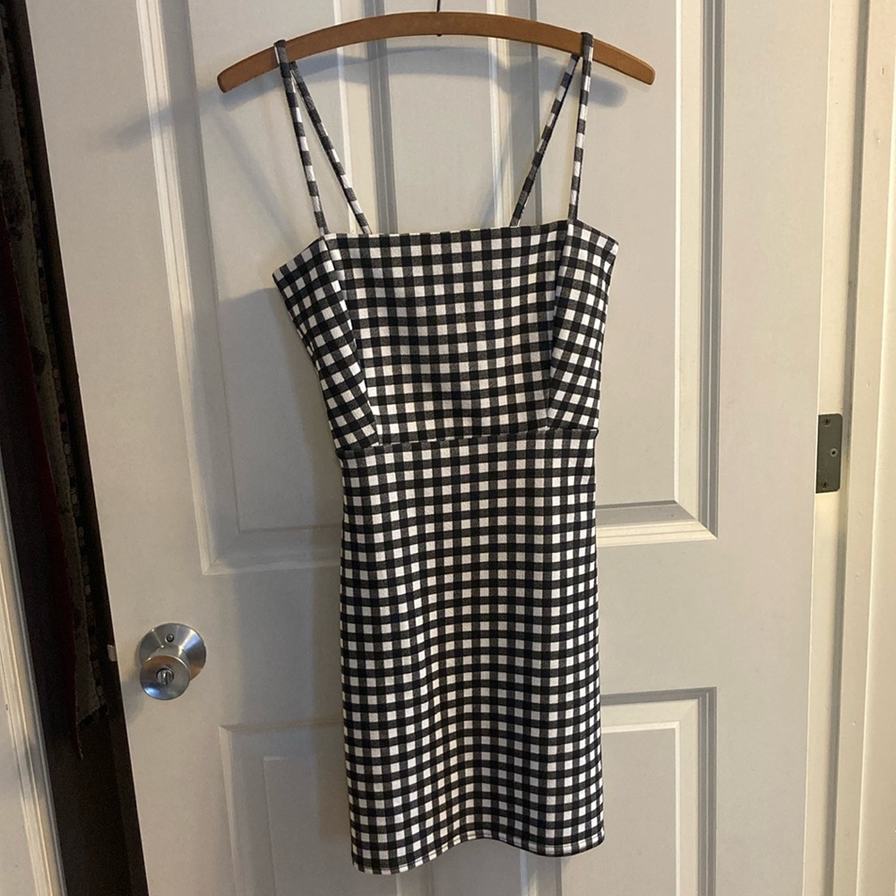 Size 6 Boohoo Gingham Black and White Dress